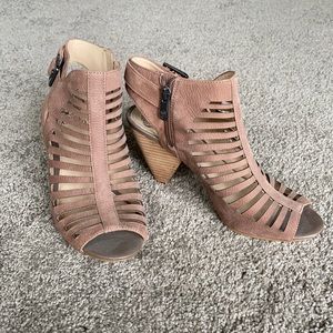 Vince Camuto Eliana caged leather heels, size 9
